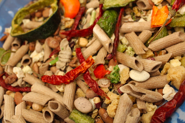 Dinner Bowl: Medium and Large size Parrots. Treats for Birds and Parrots