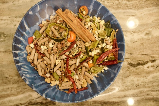 Dinner Bowl: Medium and Large size Parrots. Treats for Birds and Parrots